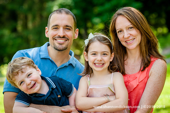 Shannon Dickson is a Fairfield County CT professional portrait photographer who specializes in family, children and wedding photography.